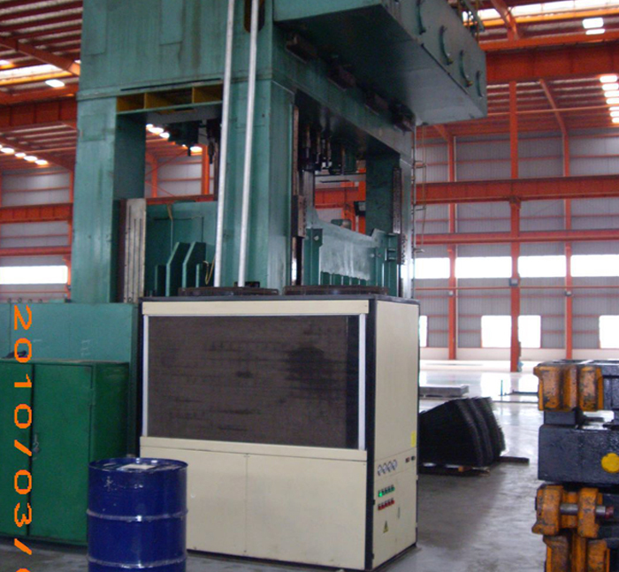 油冷機是依靠什么來改善機器溫度的？